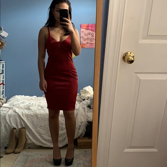 Satin red midi dress - Picture 3 of 3